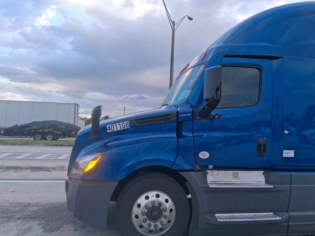 Nulien Transportation blue Freightliner Cascadia cab, side profile